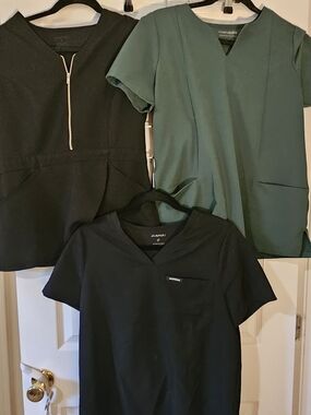 Jaanuu Black V-Neck Scrub Tops (2)